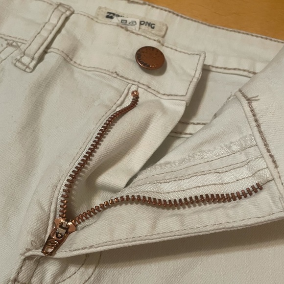 White Billabong ripped knee jeans. Size 28. Used with some stains. - Picture 5 of 12